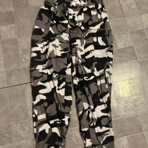 Black and white cargos